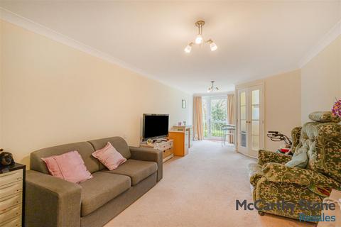 1 bedroom apartment for sale, High Street South, Rushden, Northamptonshire, NN10 0FR