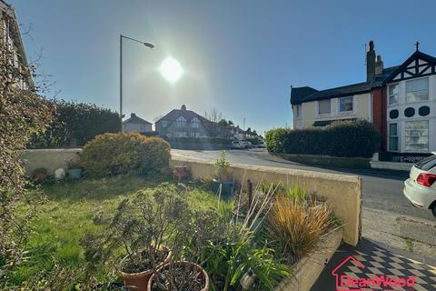 3 bedroom end of terrace house for sale, 11 Royal Drive, Onchan