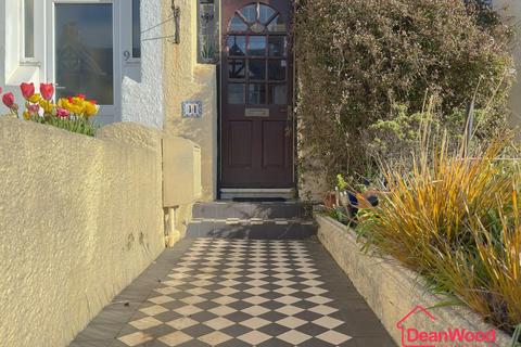 3 bedroom end of terrace house for sale, 11 Royal Drive, Onchan