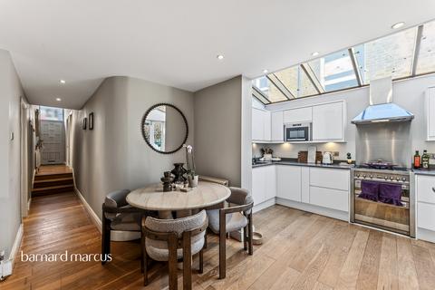 2 bedroom maisonette for sale, Kathleen Road, London