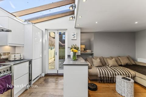 2 bedroom maisonette for sale, Kathleen Road, London