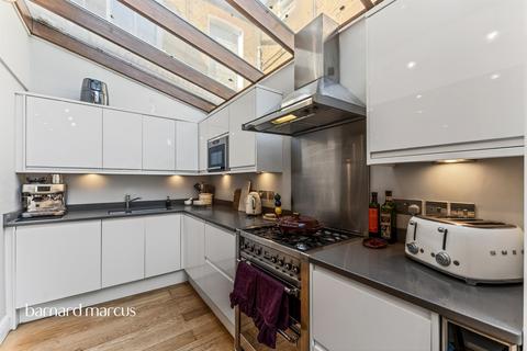 2 bedroom maisonette for sale, Kathleen Road, London