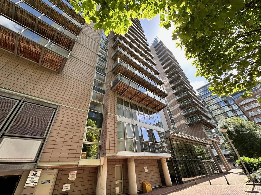 Apartment in Manchester, City Centre - View 3