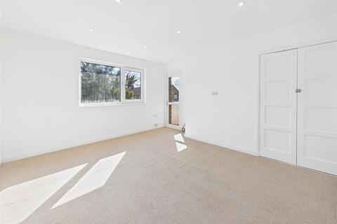 2 bedroom flat for sale, Summers Close, Weybridge