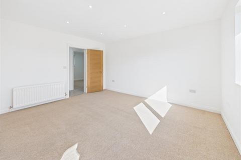 2 bedroom flat for sale, Summers Close, Weybridge