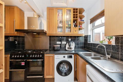 3 bedroom end of terrace house for sale, Kingshill Avenue, Worcester Park, Surrey, KT4