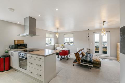 2 bedroom apartment for sale, Staines Road West, Sunbury-on-Thames, Surrey, TW16
