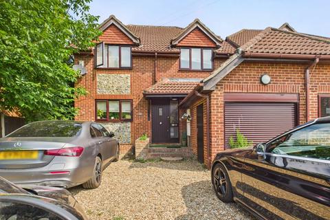 4 bedroom semi-detached house to rent, Ouseley Road, Wraysbury, Staines-upon-Thames, Berkshire, TW19