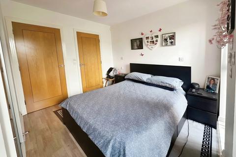 2 bedroom flat to rent, Hampton House, 41 Autumn Way, West Drayton, UB7