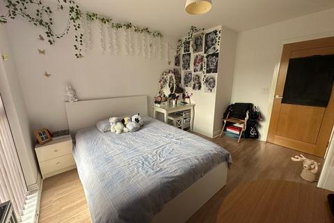 2 bedroom flat to rent, Hampton House, 41 Autumn Way, West Drayton, UB7