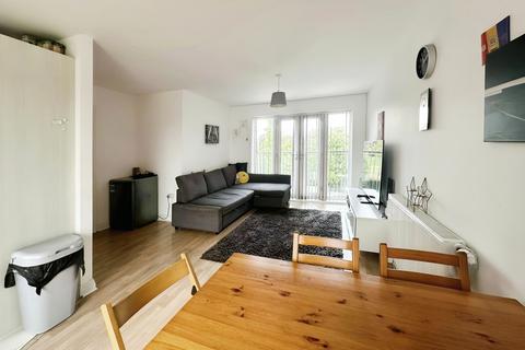 2 bedroom flat to rent, Hampton House, 41 Autumn Way, West Drayton, UB7