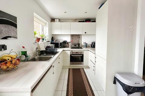 2 bedroom flat to rent, Hampton House, 41 Autumn Way, West Drayton, UB7