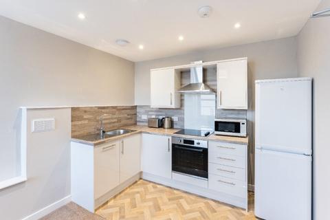 2 bedroom flat to rent, Sloan Street Leith, Edinburgh EH6