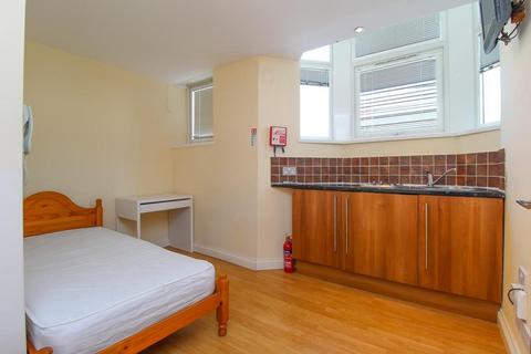 Studio to rent, Monthermer Rd, Cardiff CF24