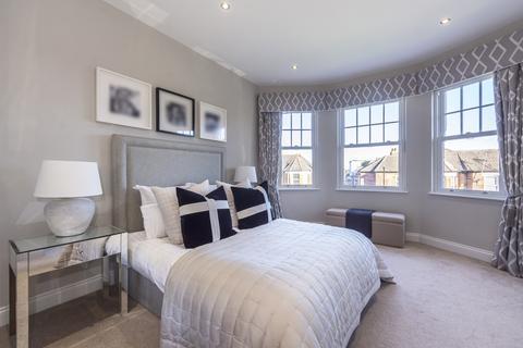 6 bedroom semi-detached house to rent, Coppetts Road London N10