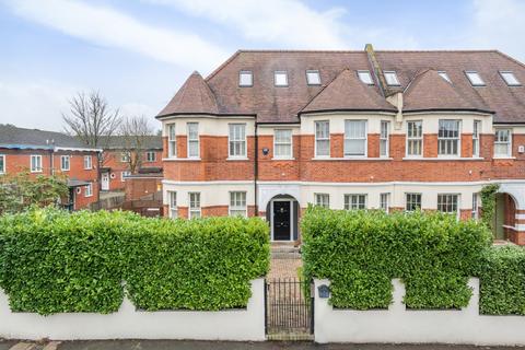6 bedroom semi-detached house to rent, Coppetts Road London N10