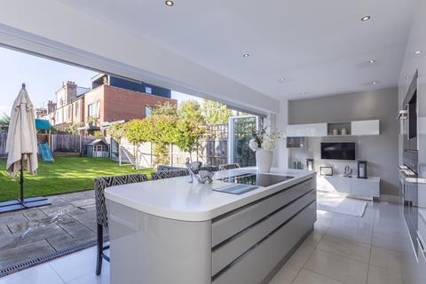 6 bedroom semi-detached house to rent, Coppetts Road London N10