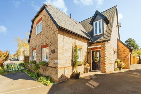 4 bedroom detached house for sale, High Street, Arlesey