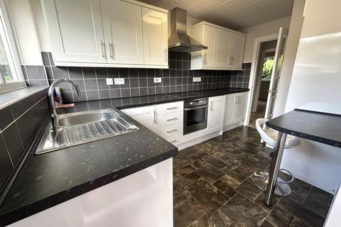 2 bedroom flat for sale, Chestnut Court, Warren Close, Bramhall, SK7