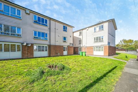 2 bedroom flat for sale, Wyton Close, Nottingham, Nottinghamshire, NG5
