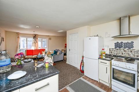 2 bedroom flat for sale, Wyton Close, Nottingham, Nottinghamshire, NG5
