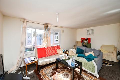 2 bedroom flat for sale, Wyton Close, Nottingham, Nottinghamshire, NG5