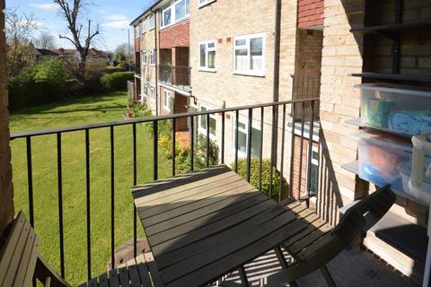2 bedroom maisonette to rent, Osborne Court, Windsor