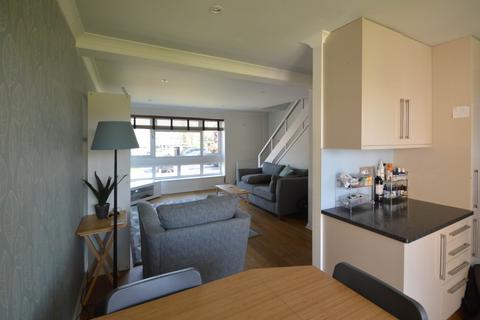 2 bedroom maisonette to rent, Osborne Court, Windsor