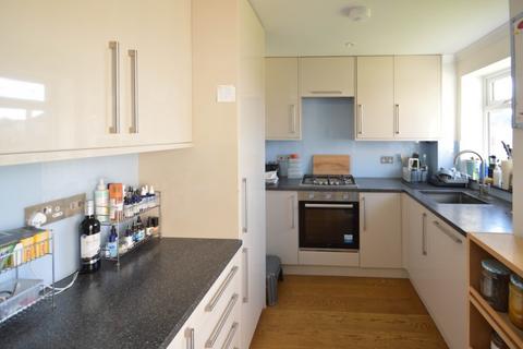 2 bedroom maisonette to rent, Osborne Court, Windsor