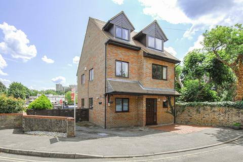 4 bedroom detached house to rent, King Stable Street Windsor SL4