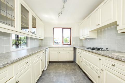 4 bedroom detached house to rent, King Stable Street Windsor SL4