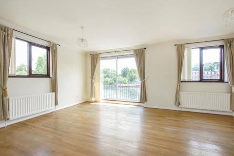 4 bedroom detached house to rent, King Stable Street Windsor SL4