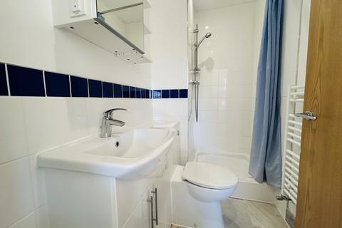 2 bedroom flat to rent, Heritage Court, Gravesend, DA11