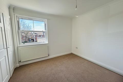 2 bedroom flat to rent, Heritage Court, Gravesend, DA11