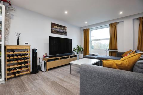 2 bedroom apartment to rent, Clarendon Avenue, Leamington Spa, CV32
