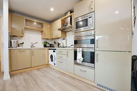 2 bedroom apartment to rent, Clarendon Avenue, Leamington Spa, CV32