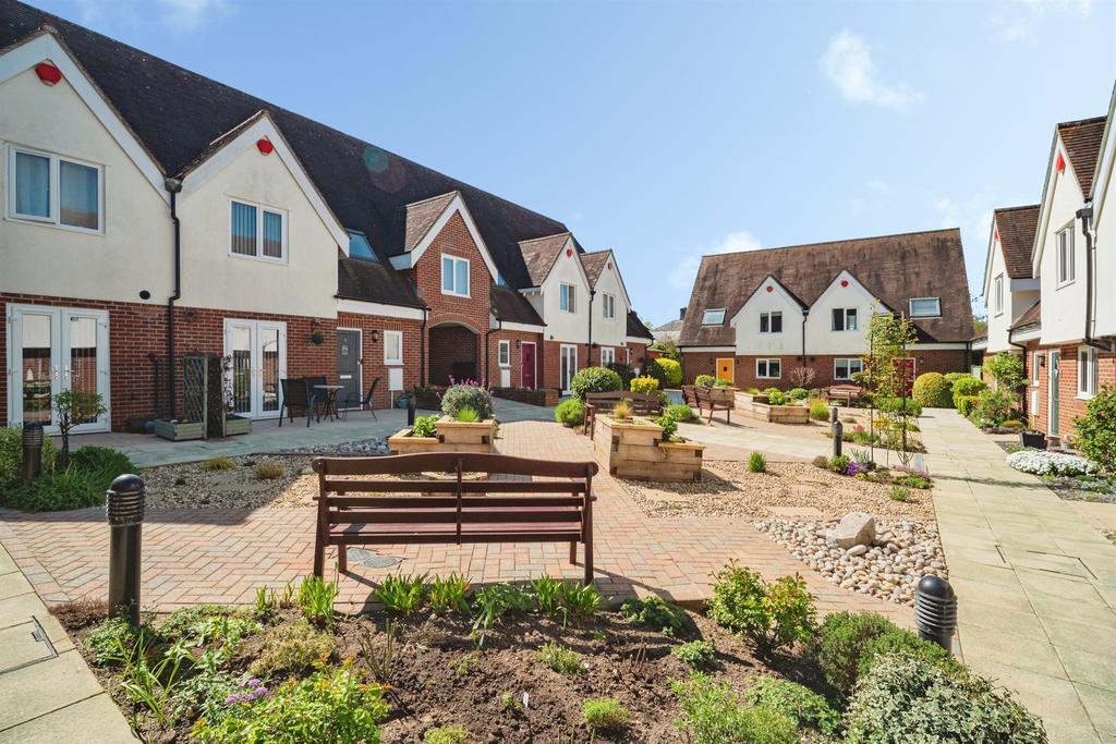 2 bedroom semi-detached house for sale