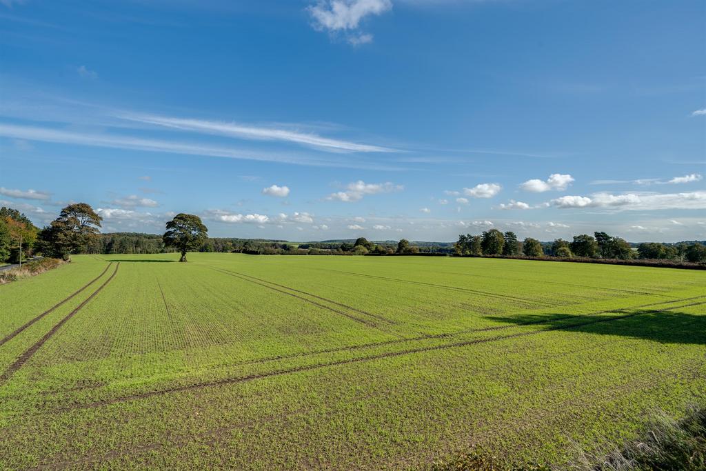 House in Leeds, Alwoodley - View 2