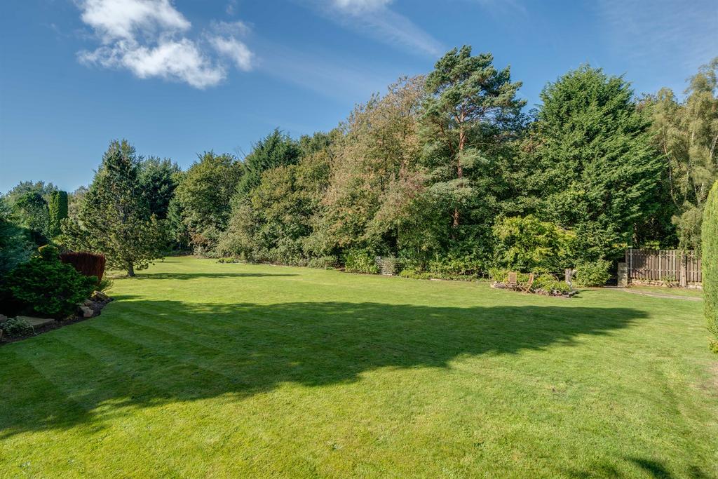 House in Leeds, Alwoodley - View 3