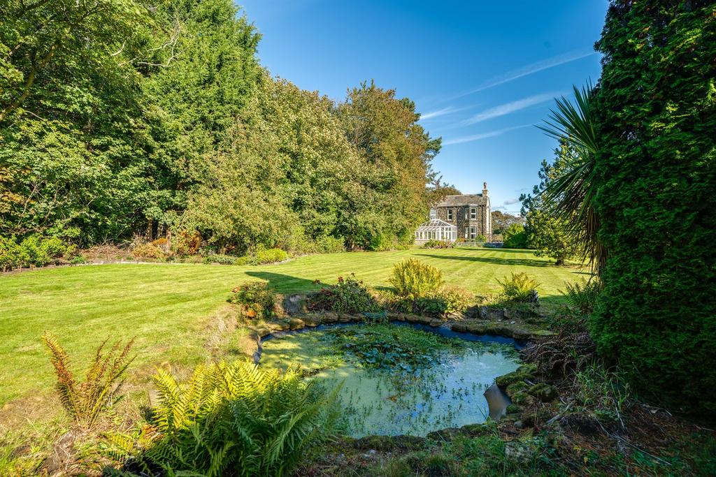 House in Leeds, Alwoodley - View 4