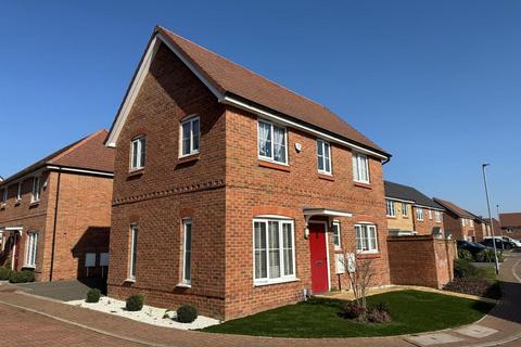 3 bedroom detached house for sale, Farmyard Close, Northampton NN3