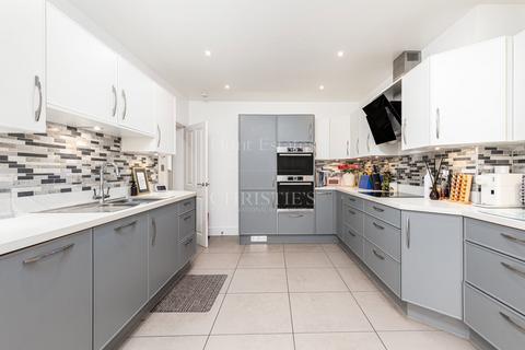 4 bedroom semi-detached house for sale, C'Est Ici