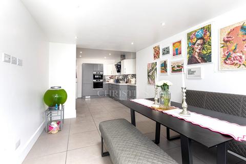 4 bedroom semi-detached house for sale, C'Est Ici