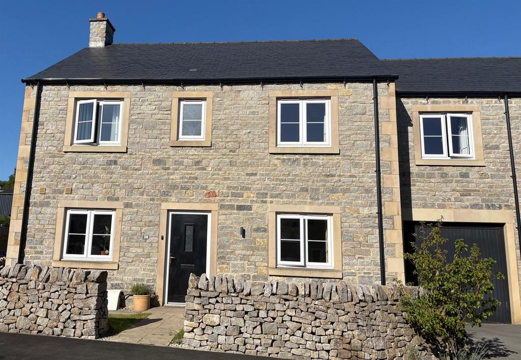 5 bedroom semi-detached house for sale