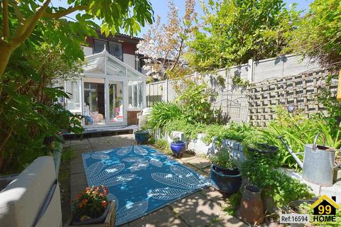 2 bedroom terraced house for sale, Gainsborough Close, Torquay, United Kingdom, TQ1