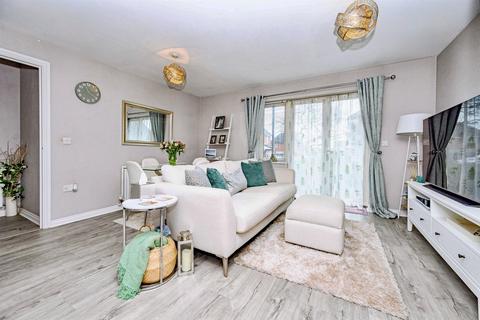 2 bedroom ground floor flat for sale, Oatridge Gardens, Hemel Hempstead
