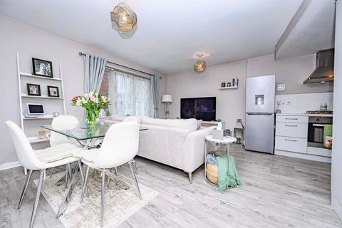 2 bedroom ground floor flat for sale, Oatridge Gardens, Hemel Hempstead