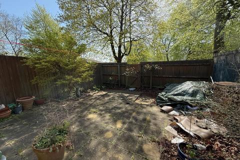 3 bedroom house to rent, Saruman Lane, Northampton, NN3