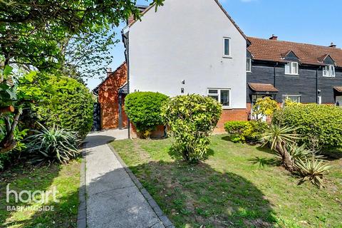 4 bedroom end of terrace house for sale, St Marys Way, Chigwell