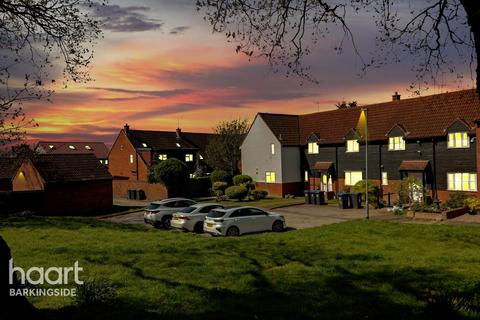 4 bedroom end of terrace house for sale, St Marys Way, Chigwell